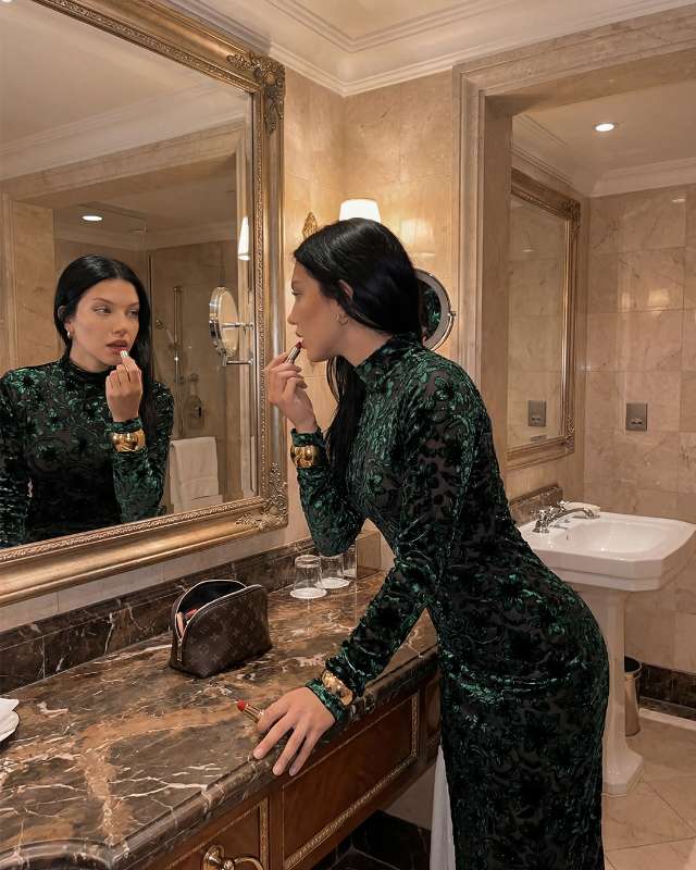 Green Velvet Dress with Long Sleeves and High Neck